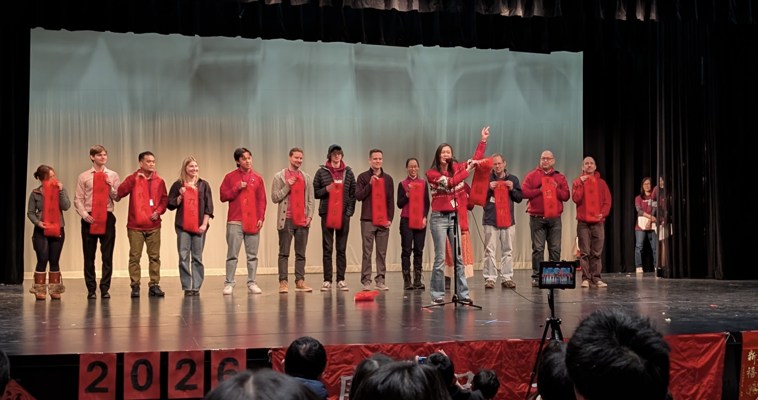 4年級學員上台說馬年吉祥話