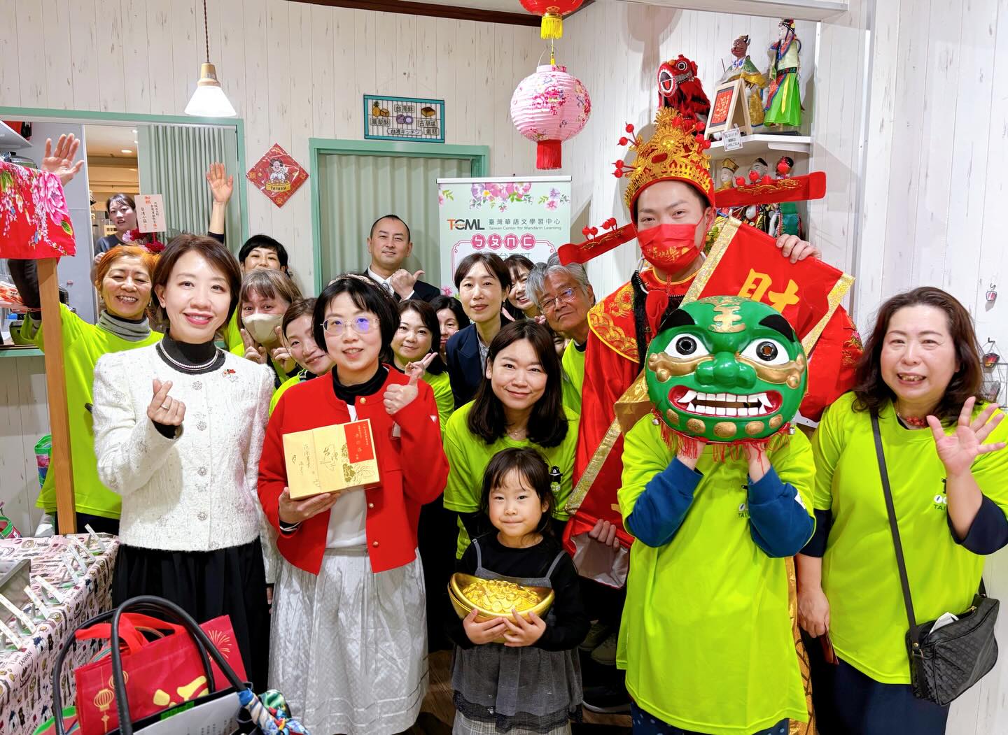 李副委員長與師生大合照