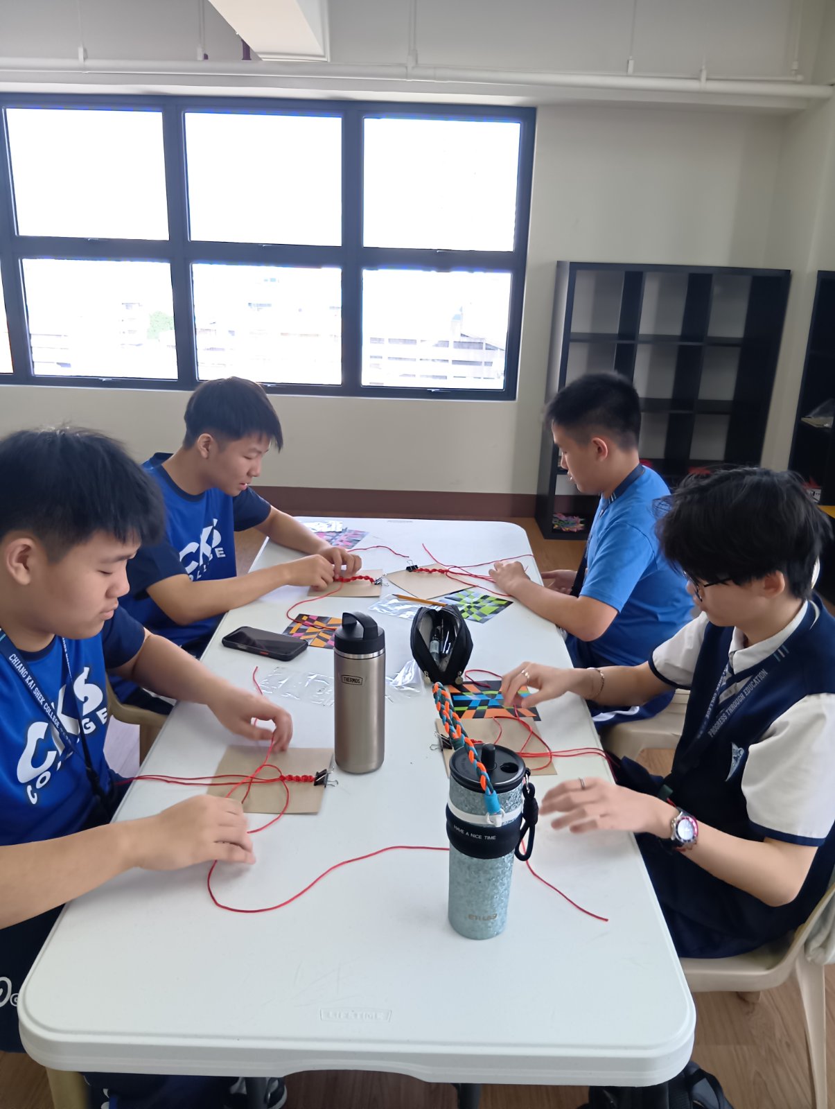 學生透過親手操作，感受傳統文化與民俗技藝的魅力。
