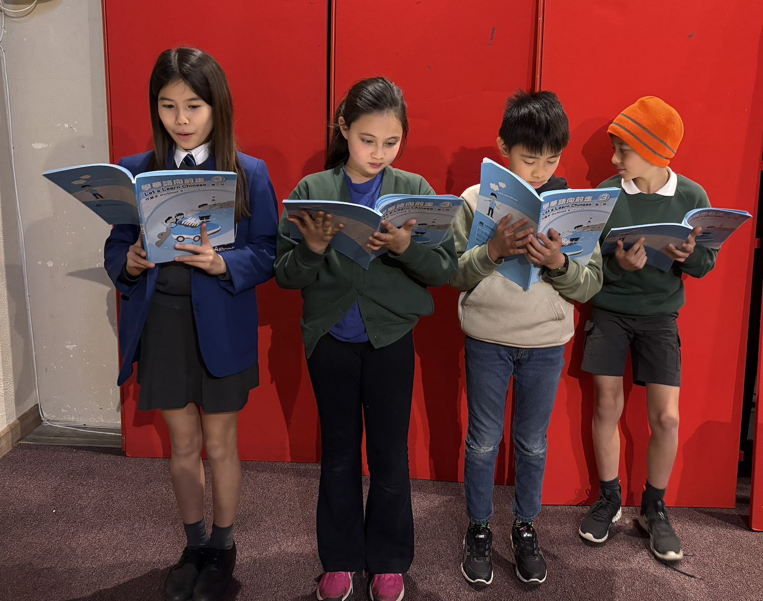 團體小組閱讀比賽是透過分組閱讀、討論與答題來培養學生理解力、表達力和團隊合作精神的競賽活動。