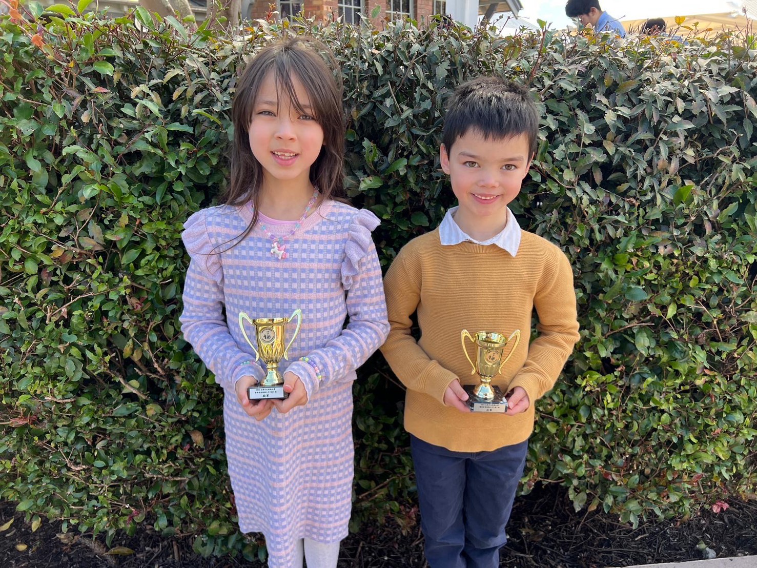 北岸校區梁依琳同學和梁皓瑋同學姊弟分別獲得佳作獎及亞軍獎