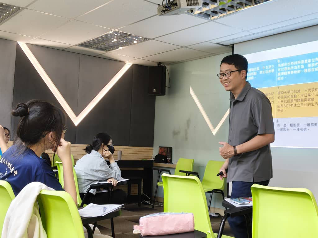 「正是時候來閱讀」 ——2025年濱華中學現代詩創作工作坊暨閱讀講座1