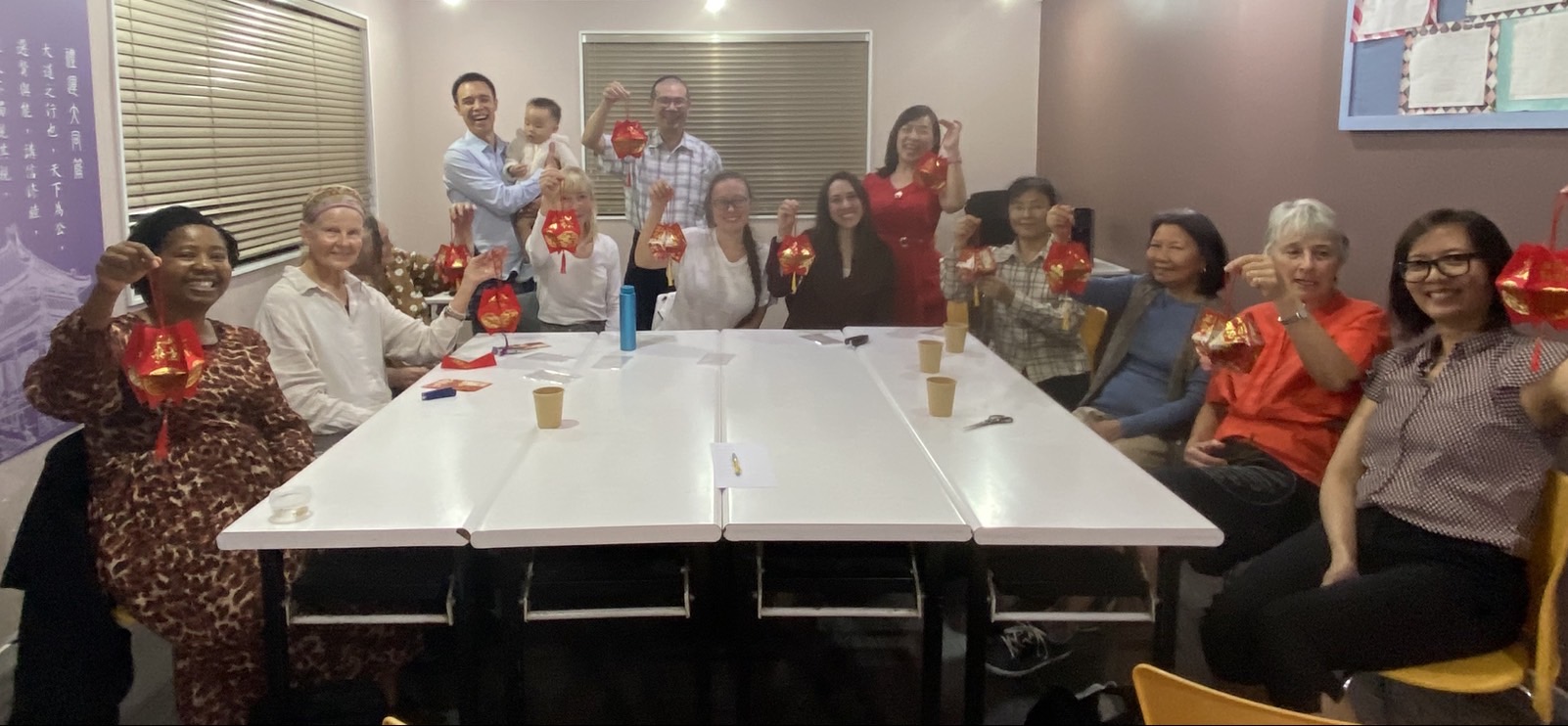 全體提著自己製作的燈籠也為新的一年許下新願望