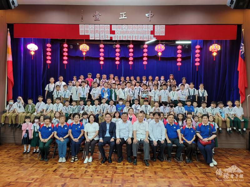 莊博智（第1排左5）、黃仲廷（第1排中）等人與丁組所有參賽者合影