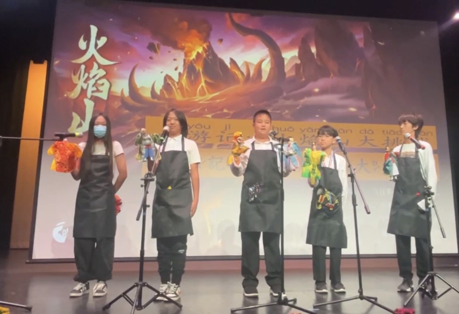 中文六班表演布袋戲-西遊記