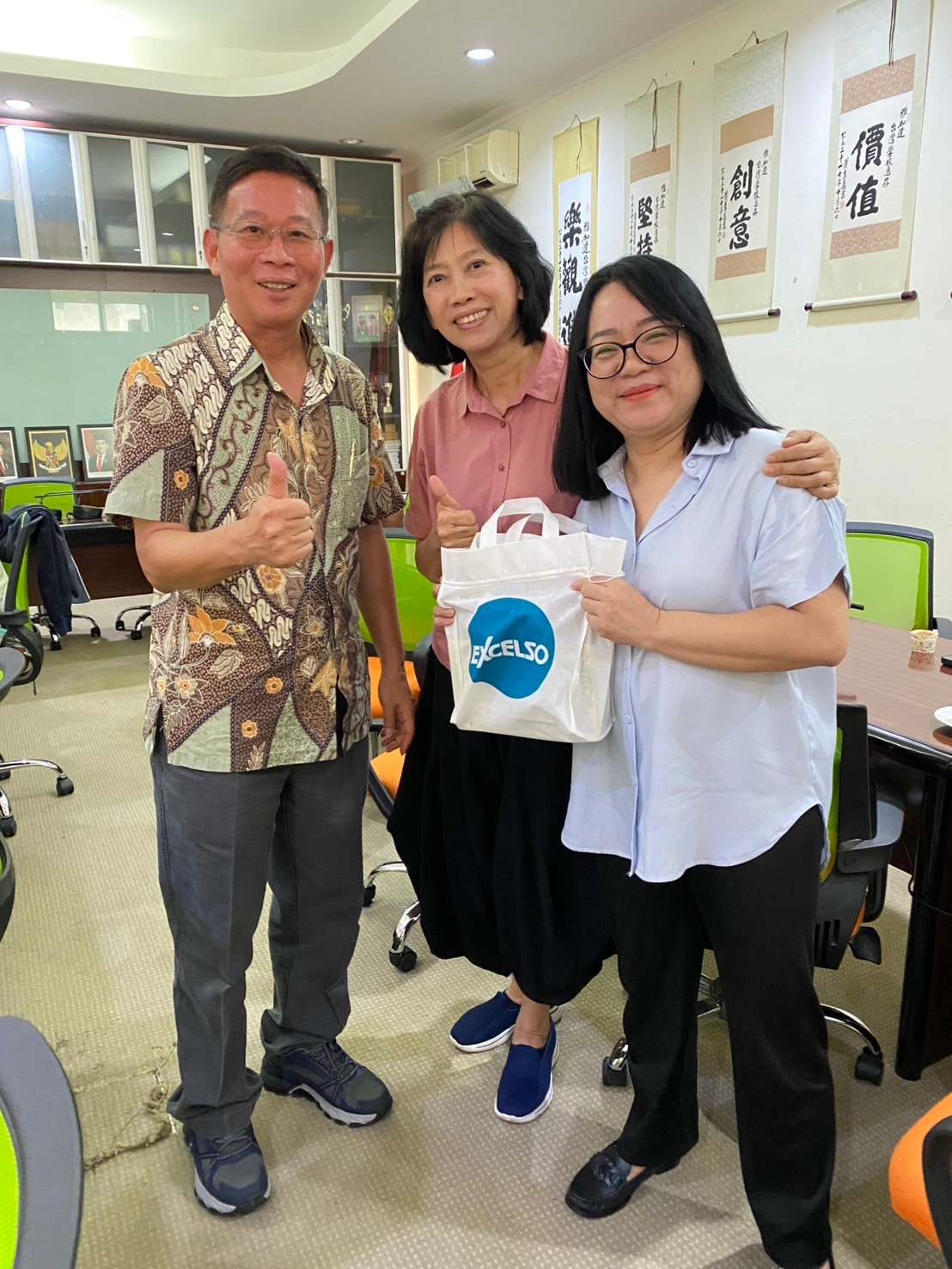 劉金英家長會長與楊順富校長伉儷合照