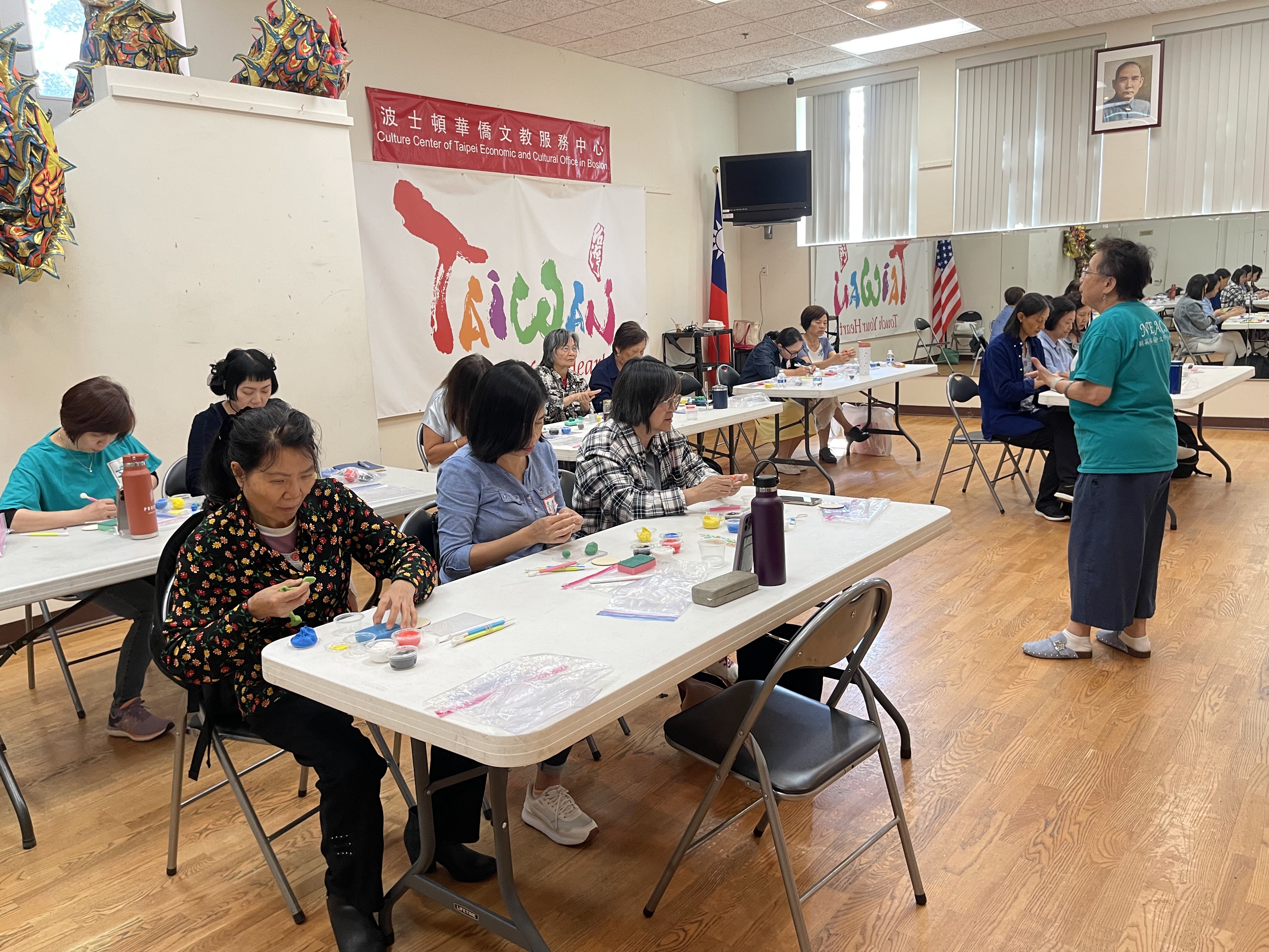 文化課學員學習捏麪人