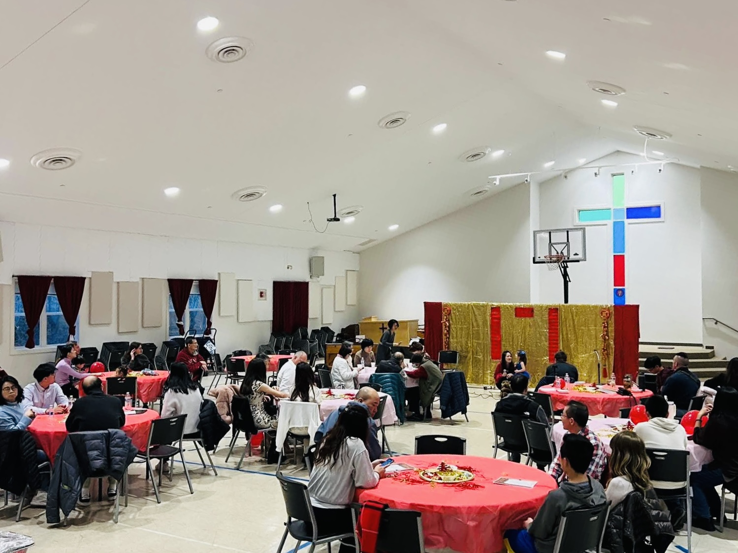 參與賓客一同享用晚餐