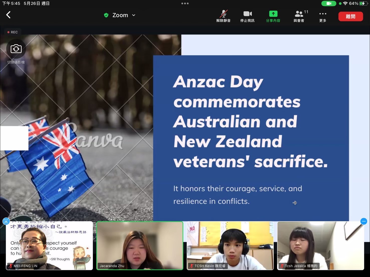 校長林美鳳與小老師進行課前培訓
