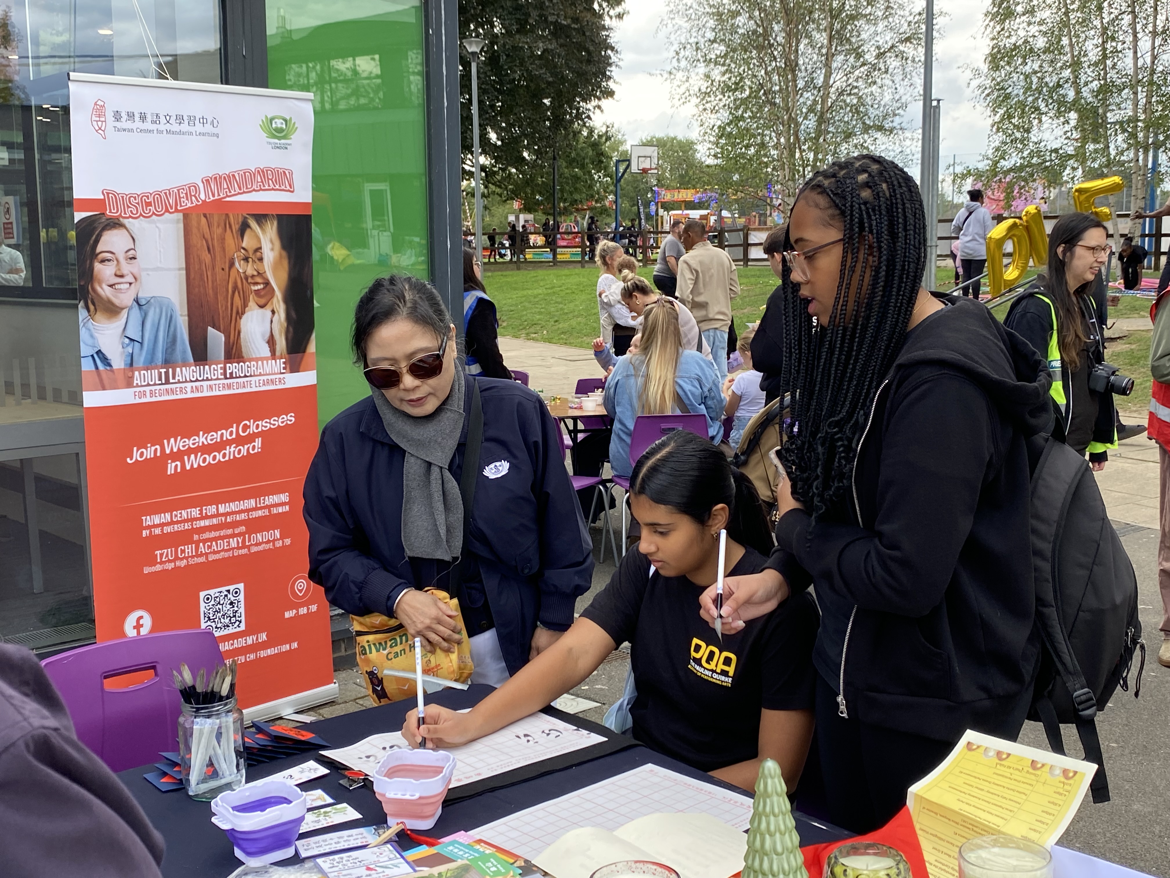 倫敦Hillingdon希靈登區科索恩市長(Philip Corthorne)參觀攤位