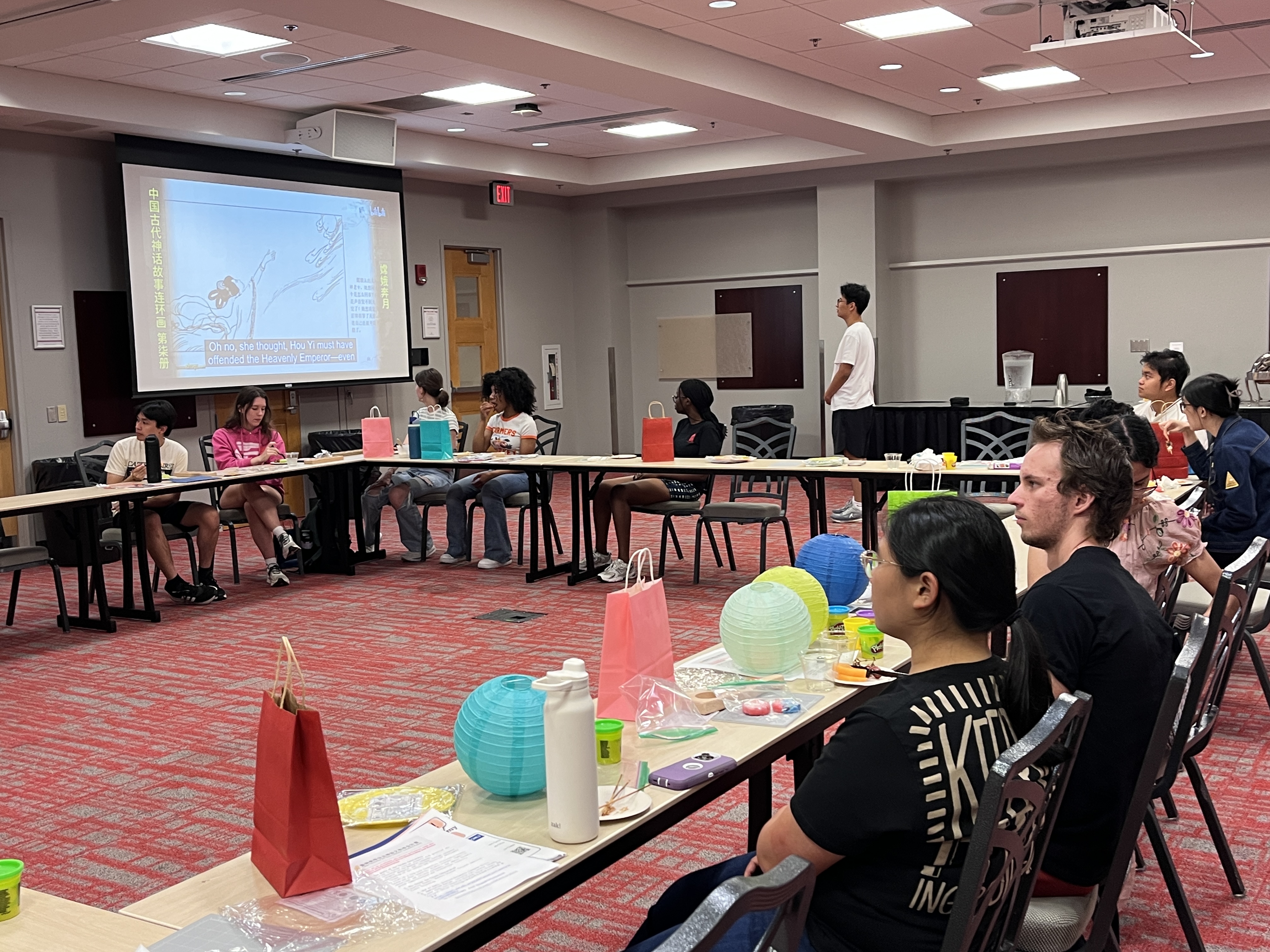 俄亥俄州立大學迎新慶中秋做燈籠