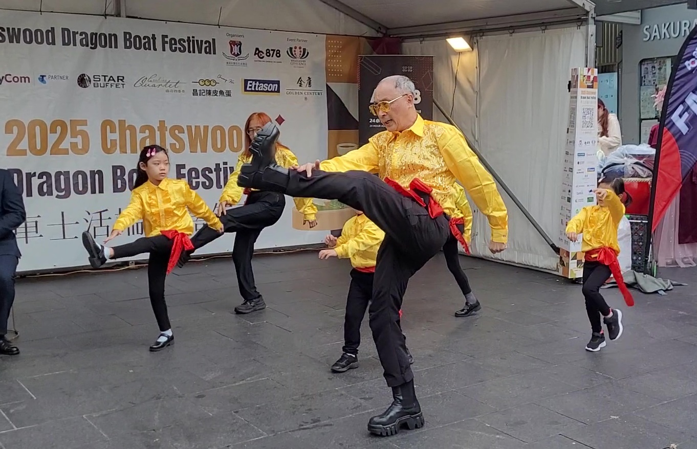 中華文化學校師生表演《大地和風拳》