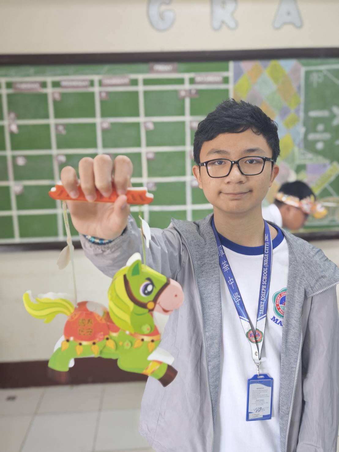 學生完成「臺灣原住民學生透過色彩與設計認識臺灣多元文化特色。