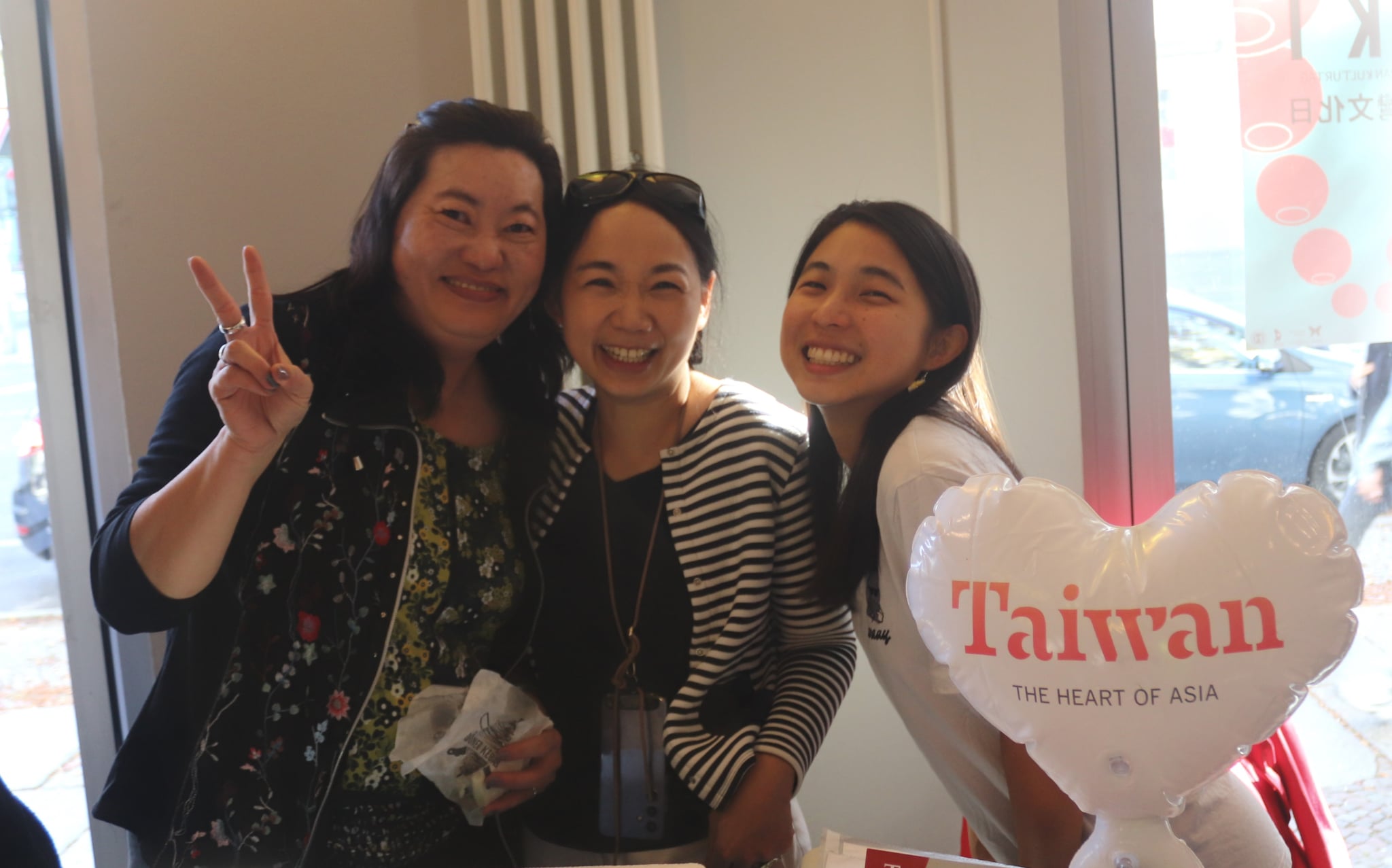 攤位上的老師與志工們