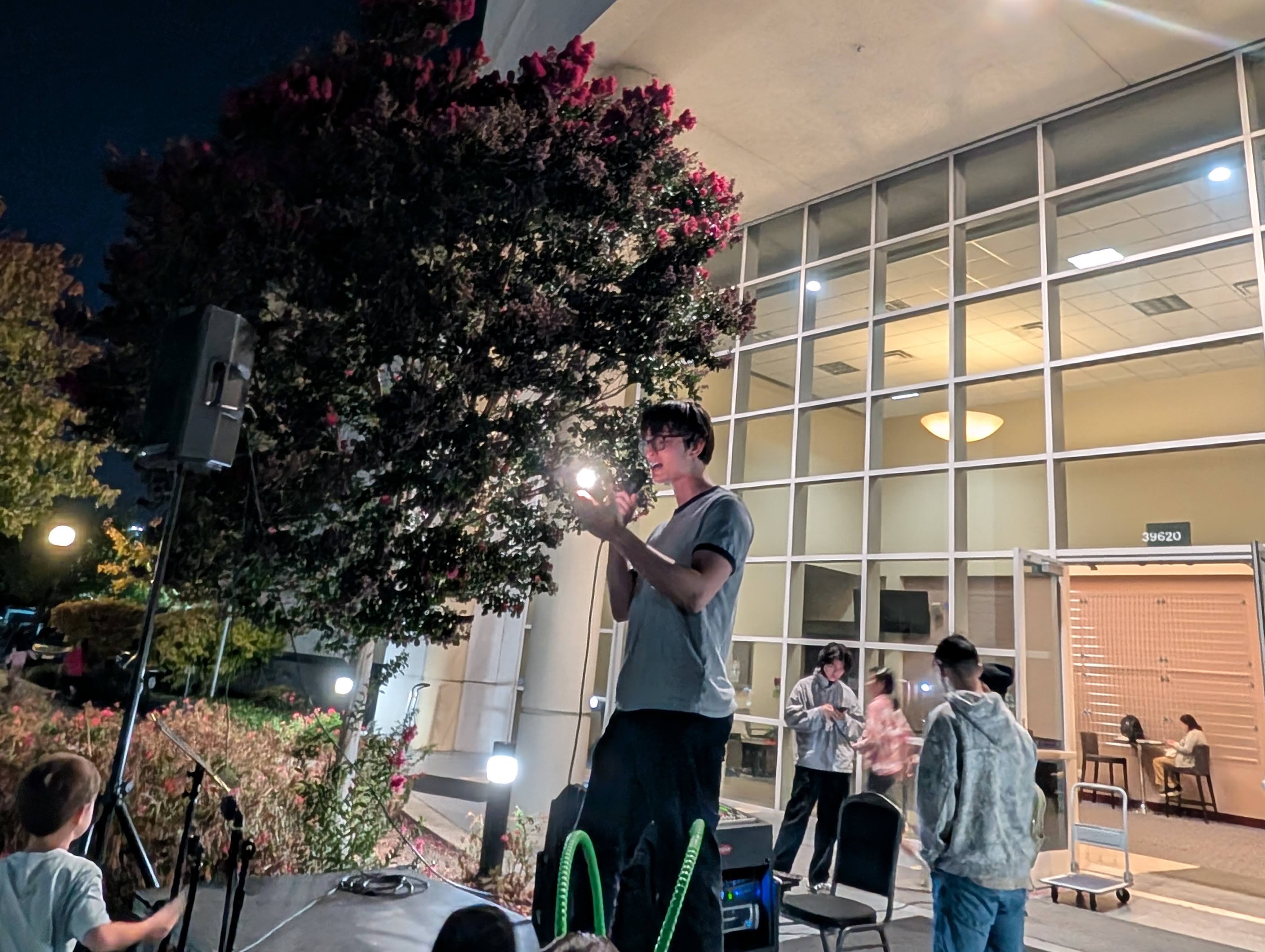 愛飛揚中文學校學員及好友們