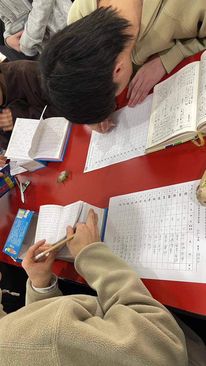 學生工整的查字典試卷02