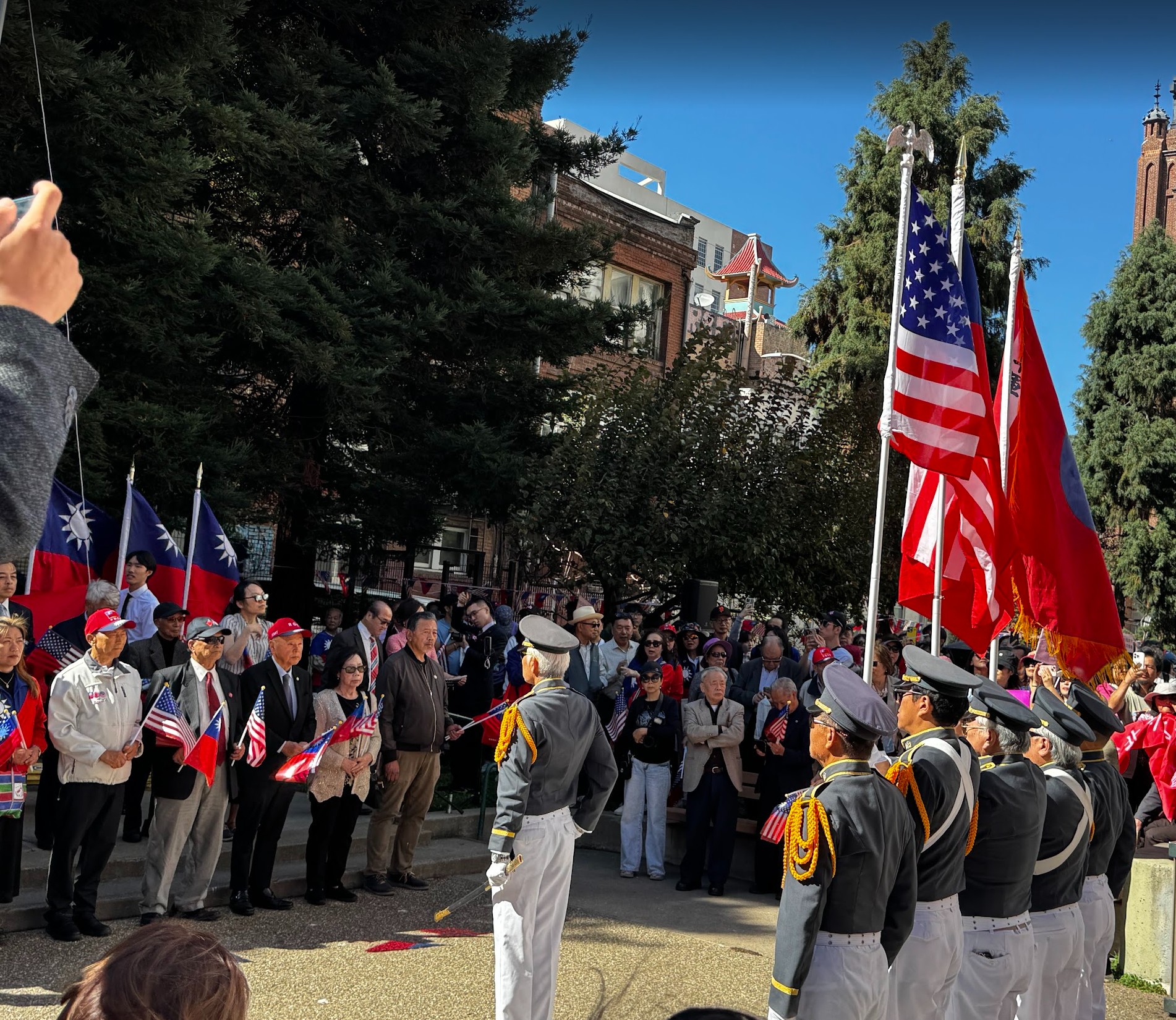 一位學生說道：「今天不只是遊行，更像是一堂活的文化課。」