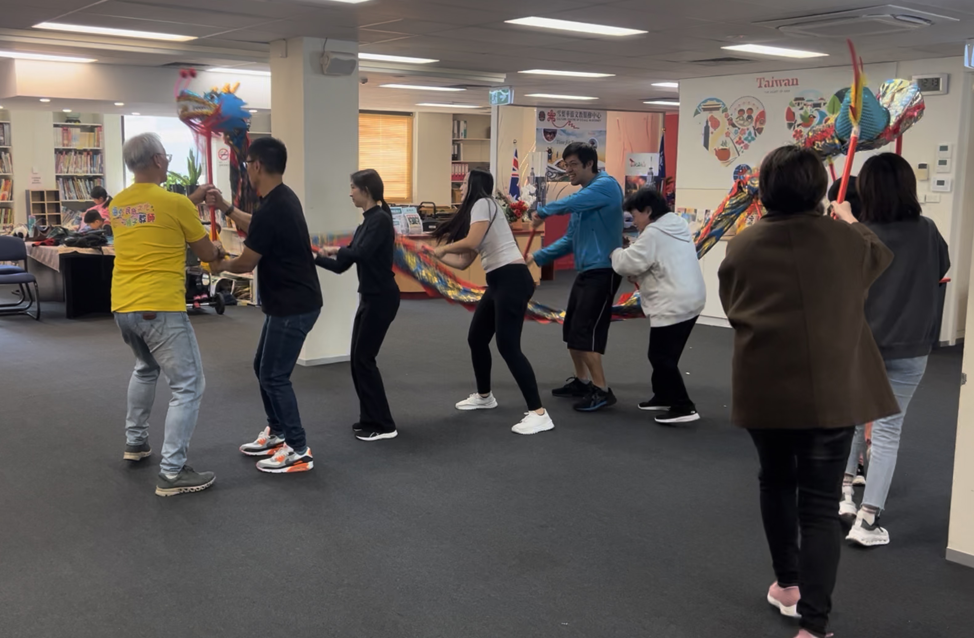 簡明輝老師指導九節龍龍頭動作