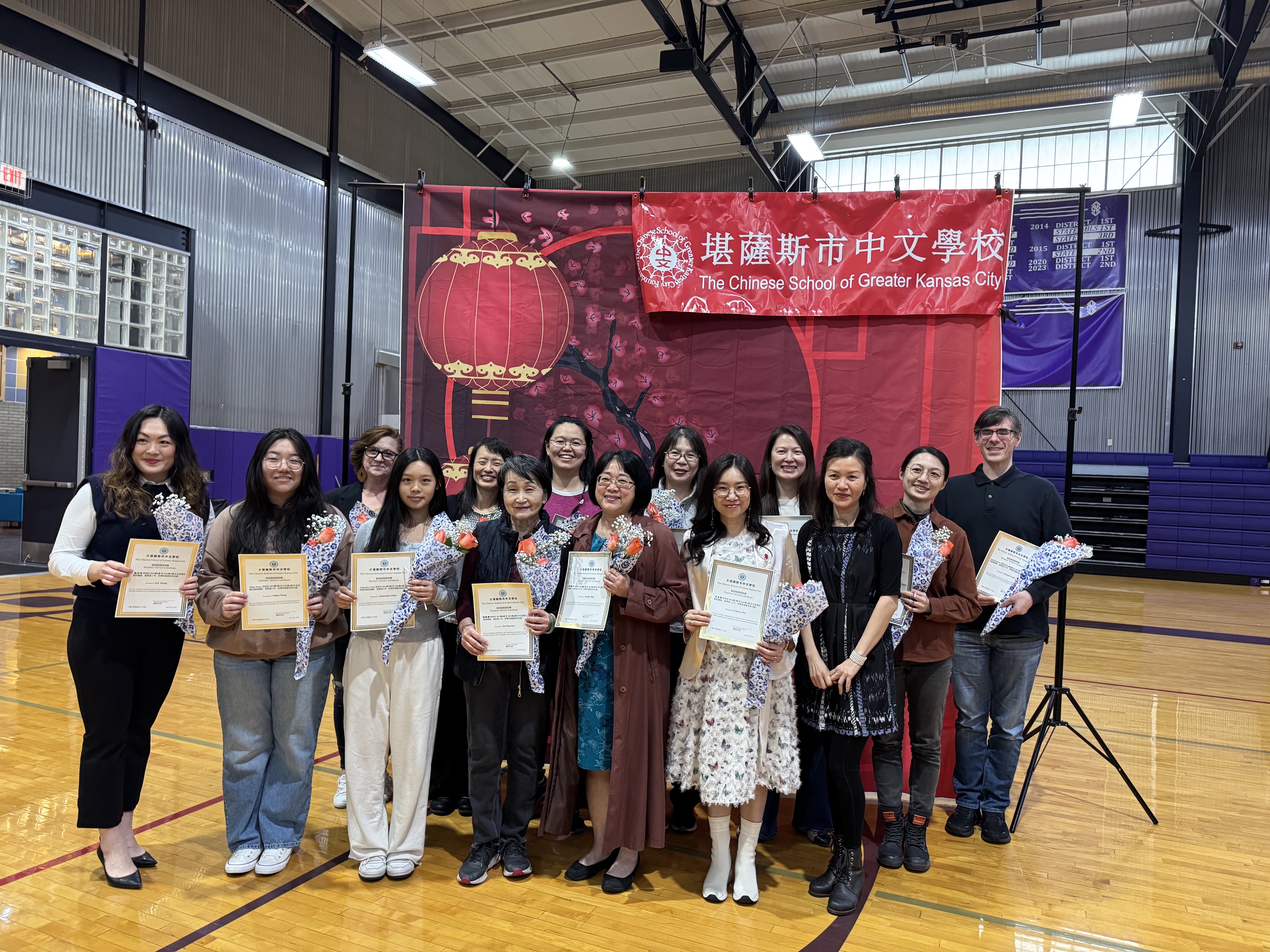 教師獎：教學表現傑出、無私奉獻精神的教師