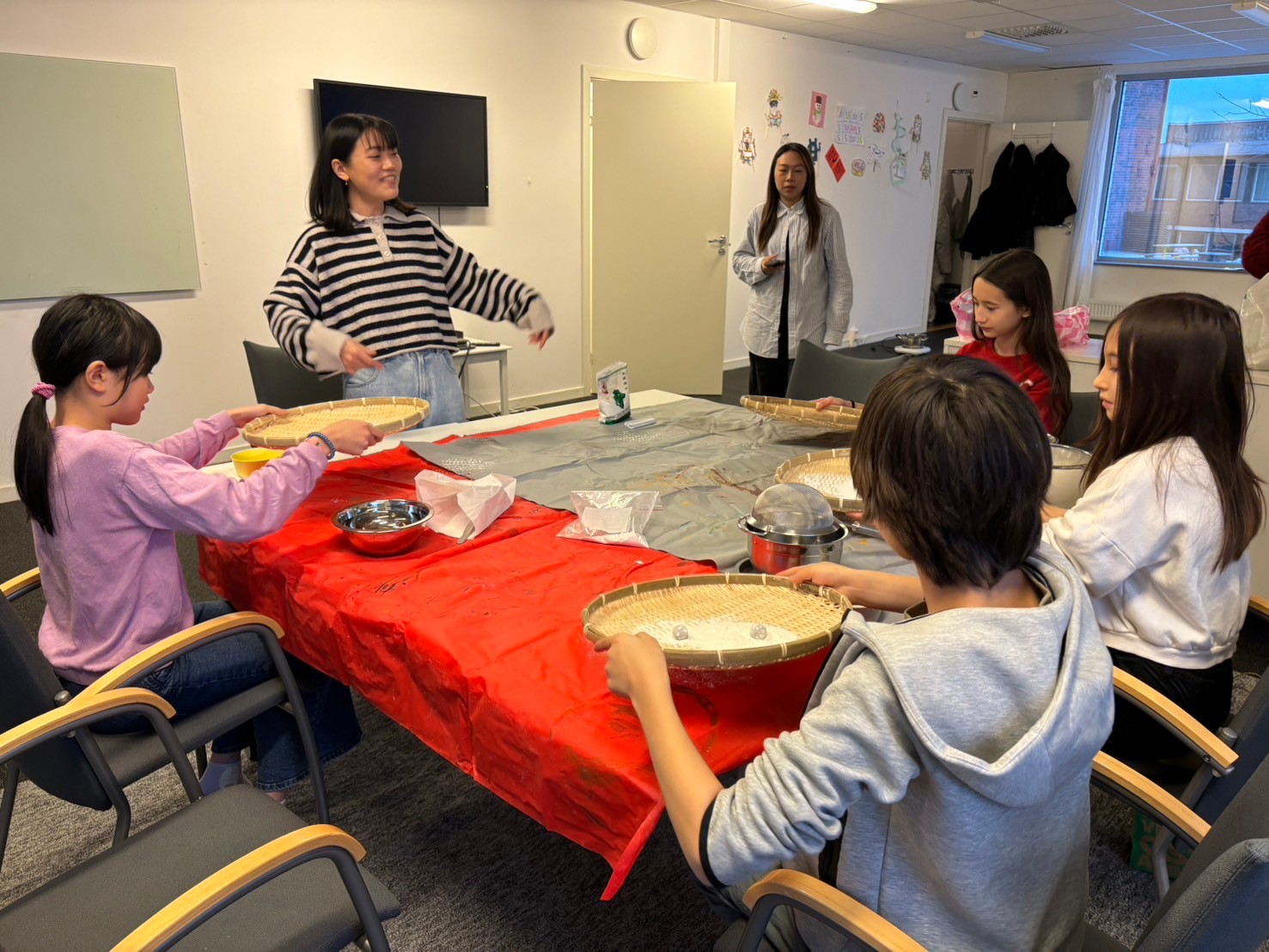 瑞典「Tizzy的中文樂教室」舉辦2025農曆新年滾元宵活動3