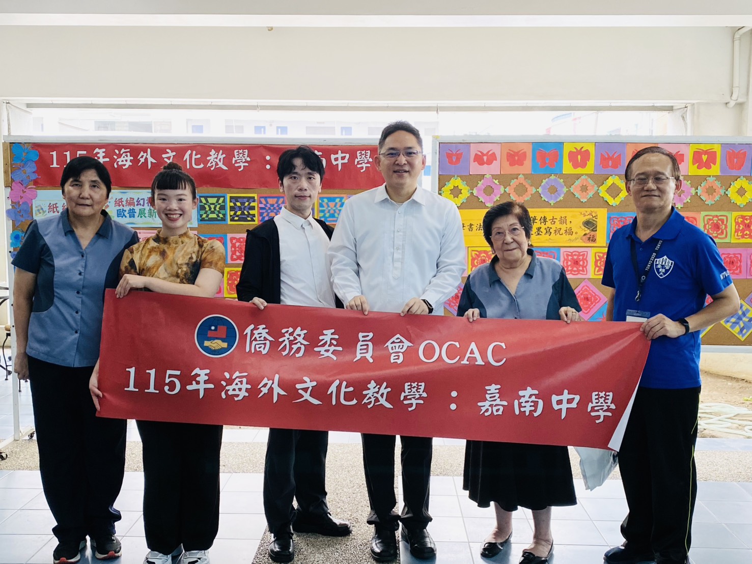 左起：李得容主任、吳佩芹老師、簡槙男副主任、莊博智主任、許麗玲副校長、張孝文老師。