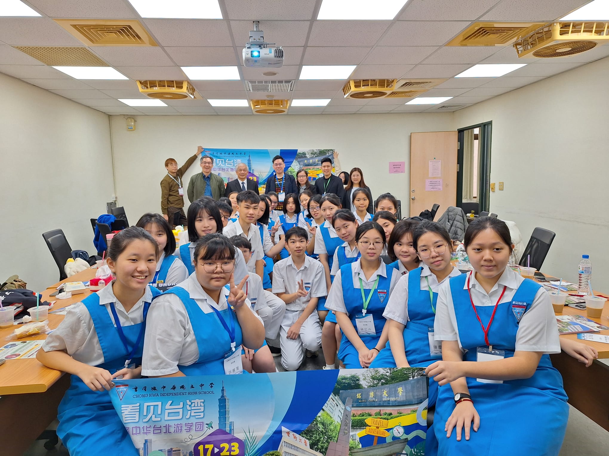 參訪世新大學師生合影