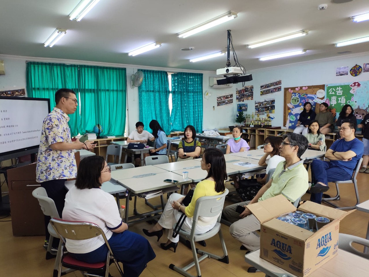 中學部任課老師到班說明課程安排