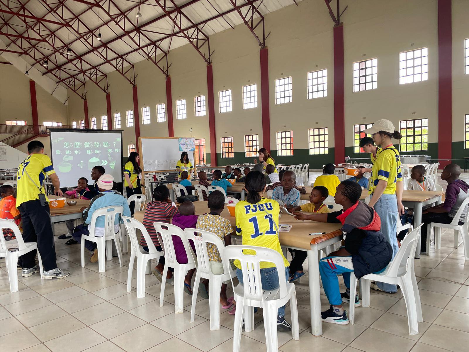 輔大師資中心師生與圓通學生交流