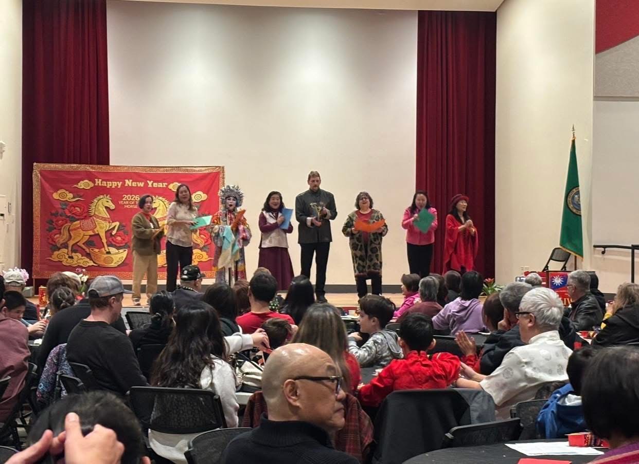 學員在新年活動中演唱「恭喜恭喜」