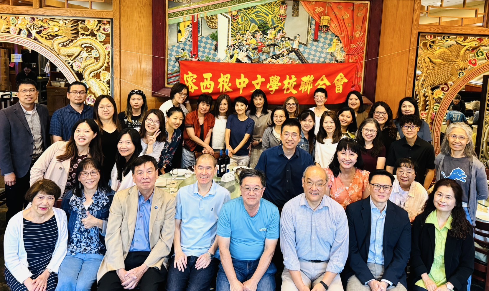 出席2025年教師節敬師餐會的貴賓、校長及教師大合影