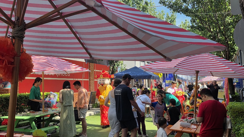 活動全日吸引超過 500 名主流社區民眾湧入 Civic Way，成功將商場打造為文化交流據點。