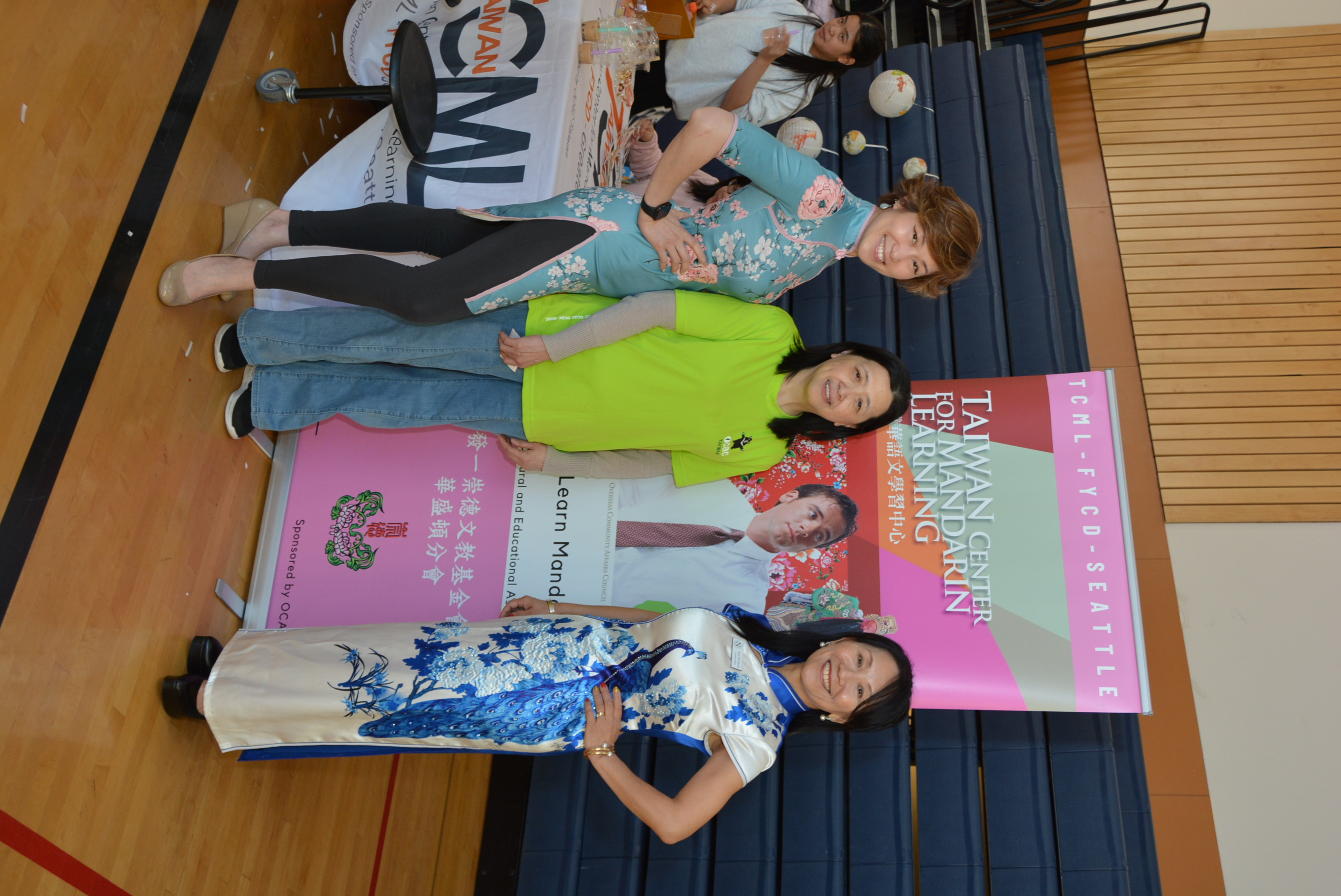 林惠伶校長(中)，舒若蘭老師與孫榮芬市議員合影