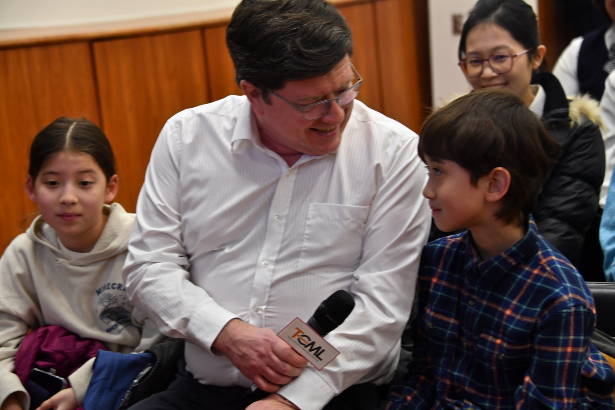 學員Stuart兩個孩子-也是我們人文學校學生-陪同爸爸出席