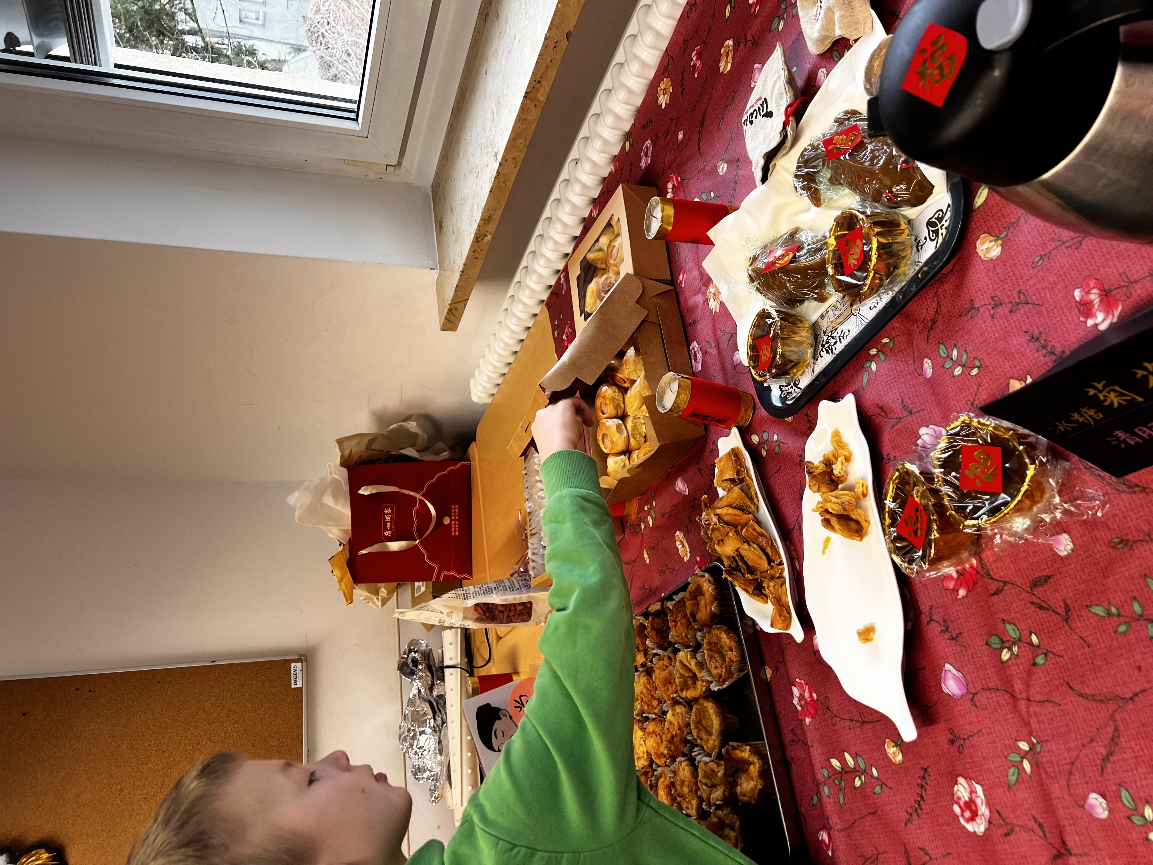 體驗年節小點心，品嚐草藥飲品