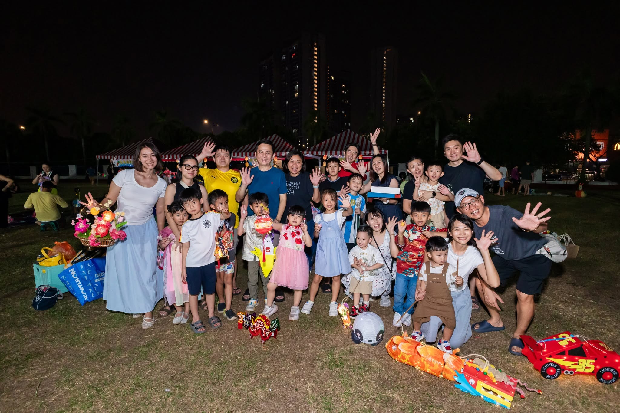 幼兒園家長闔家出席晚會，相聚一起，傳承節日團圓精神。