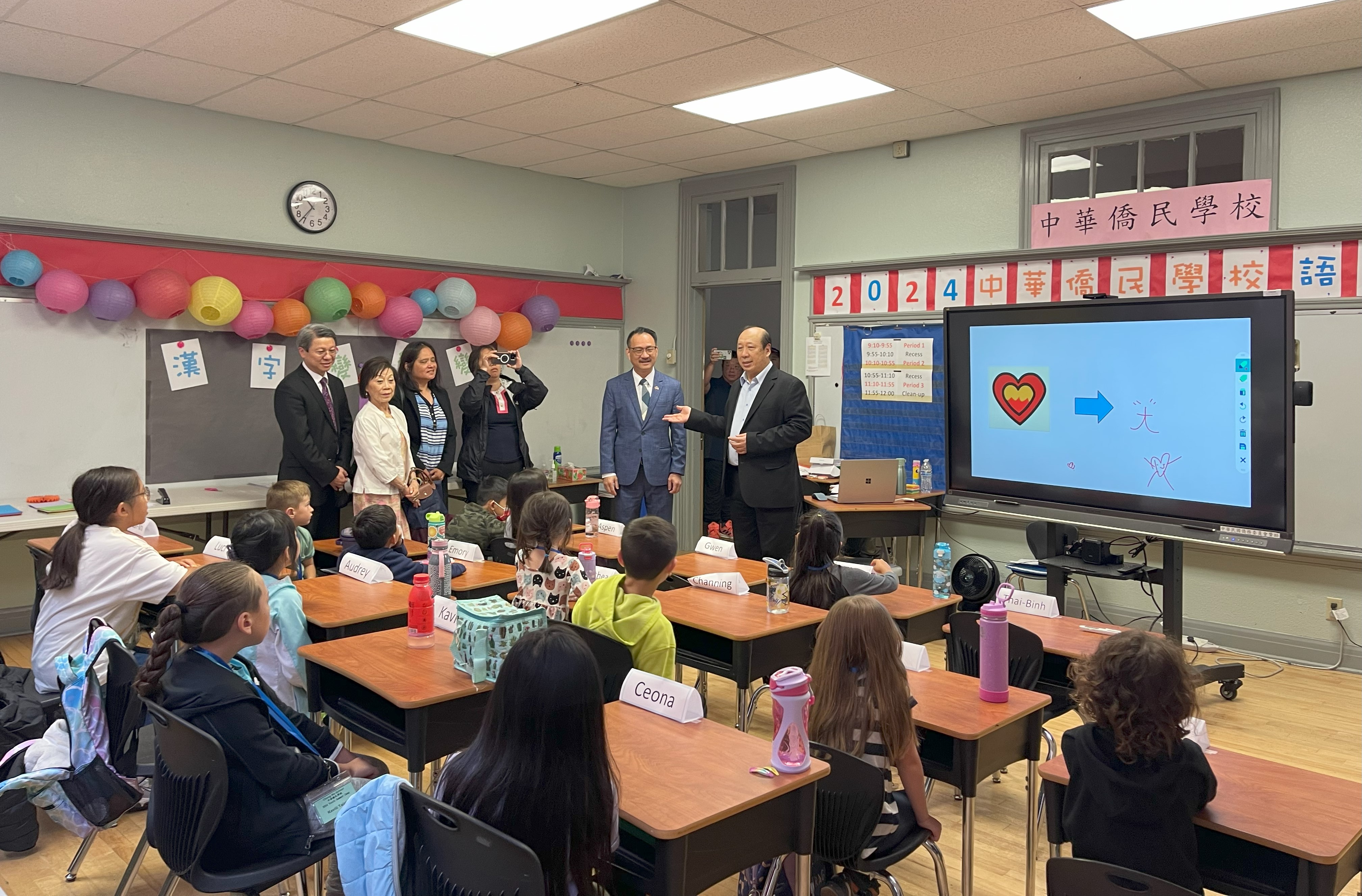 阮副委員長昭雄 親臨訪視 西雅圖中華僑民學校青少年文化夏令營
