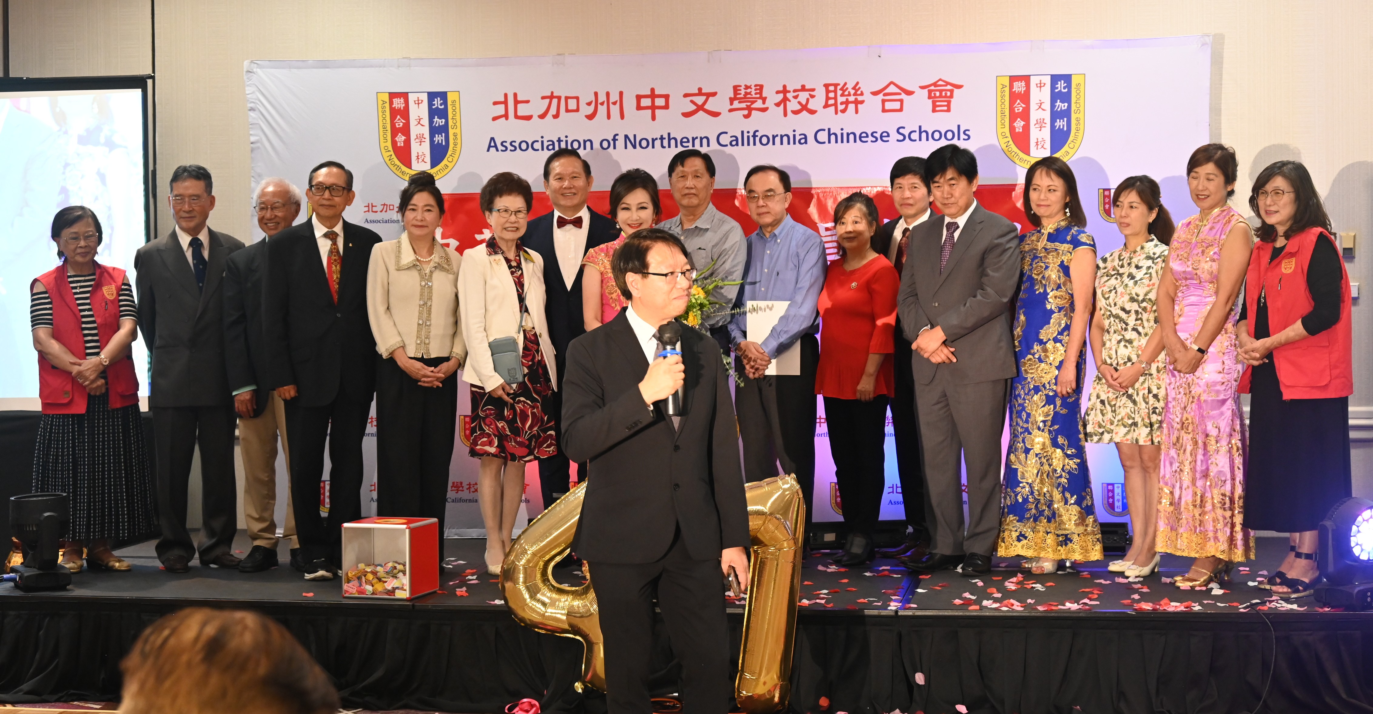 新舊會長交接後，新任的第48屆傅其俊會長 發表感言