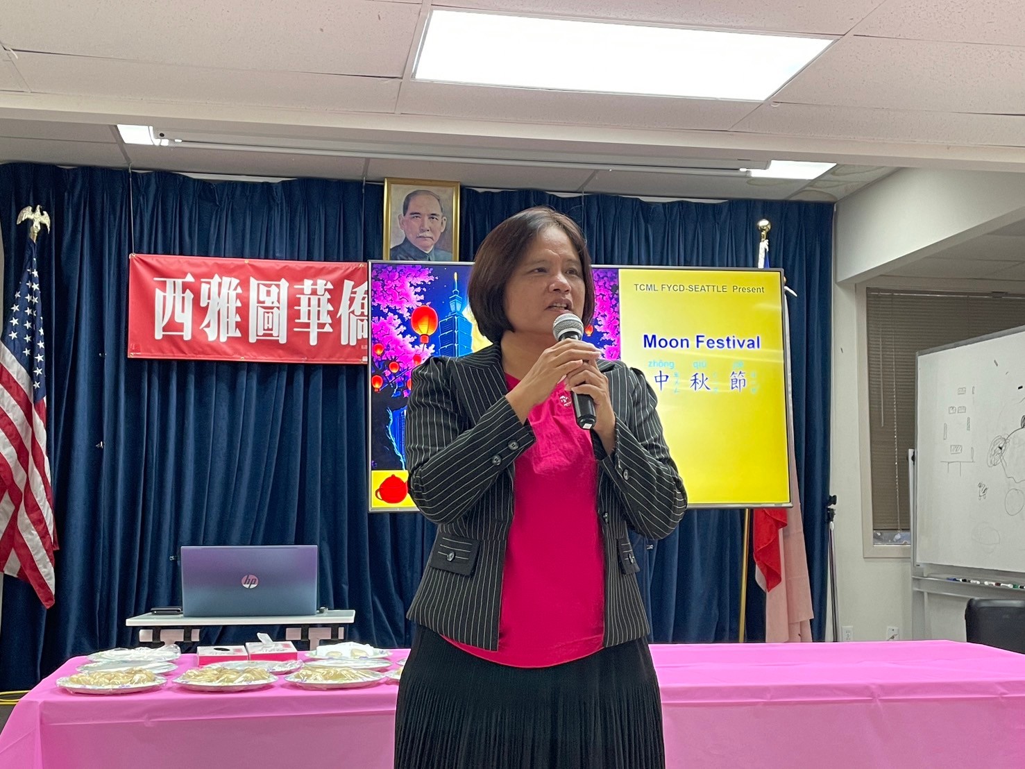 西雅圖華僑文教中心林美玲主任致歡迎詞