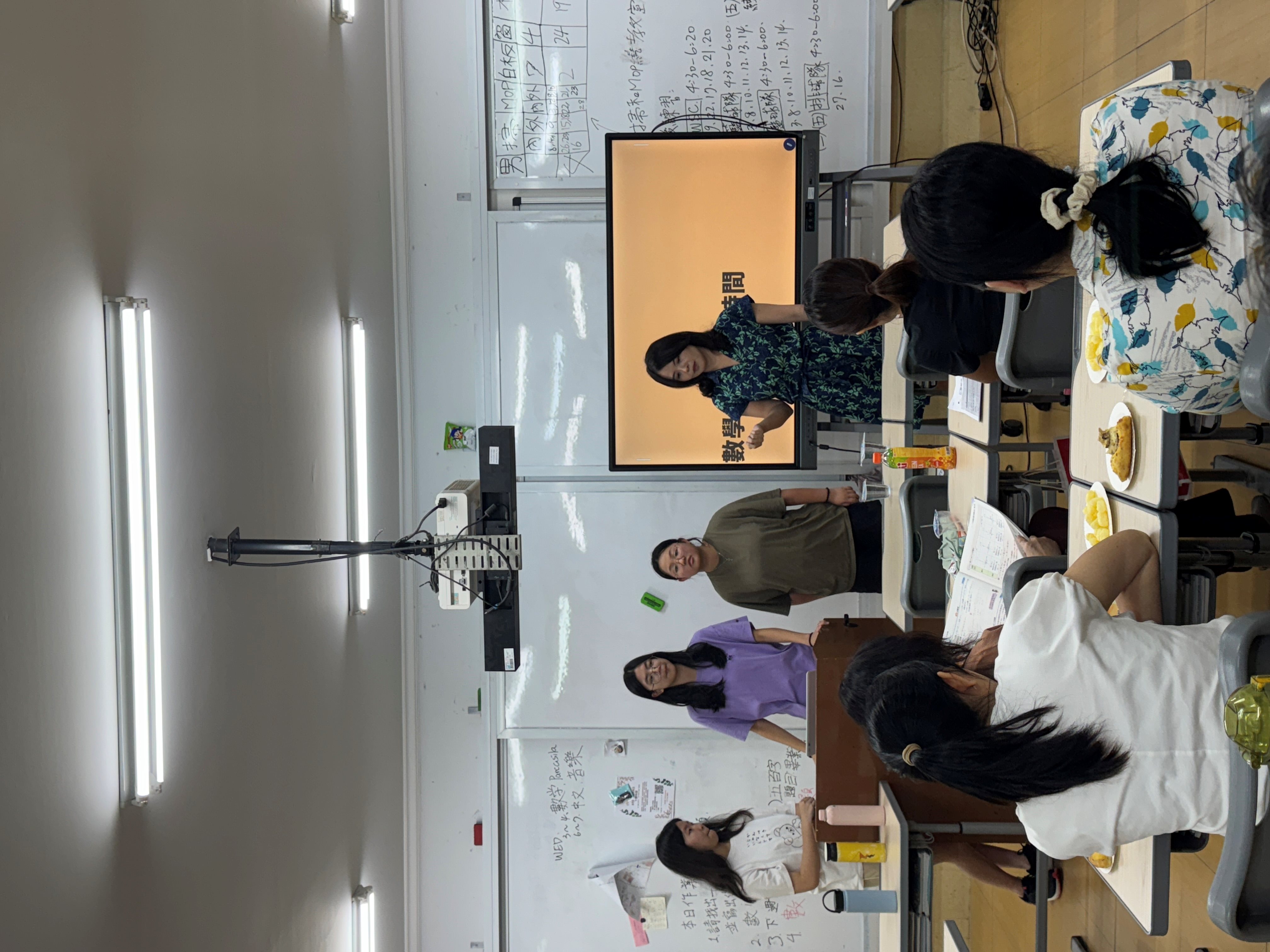 學生翻譯三語並行