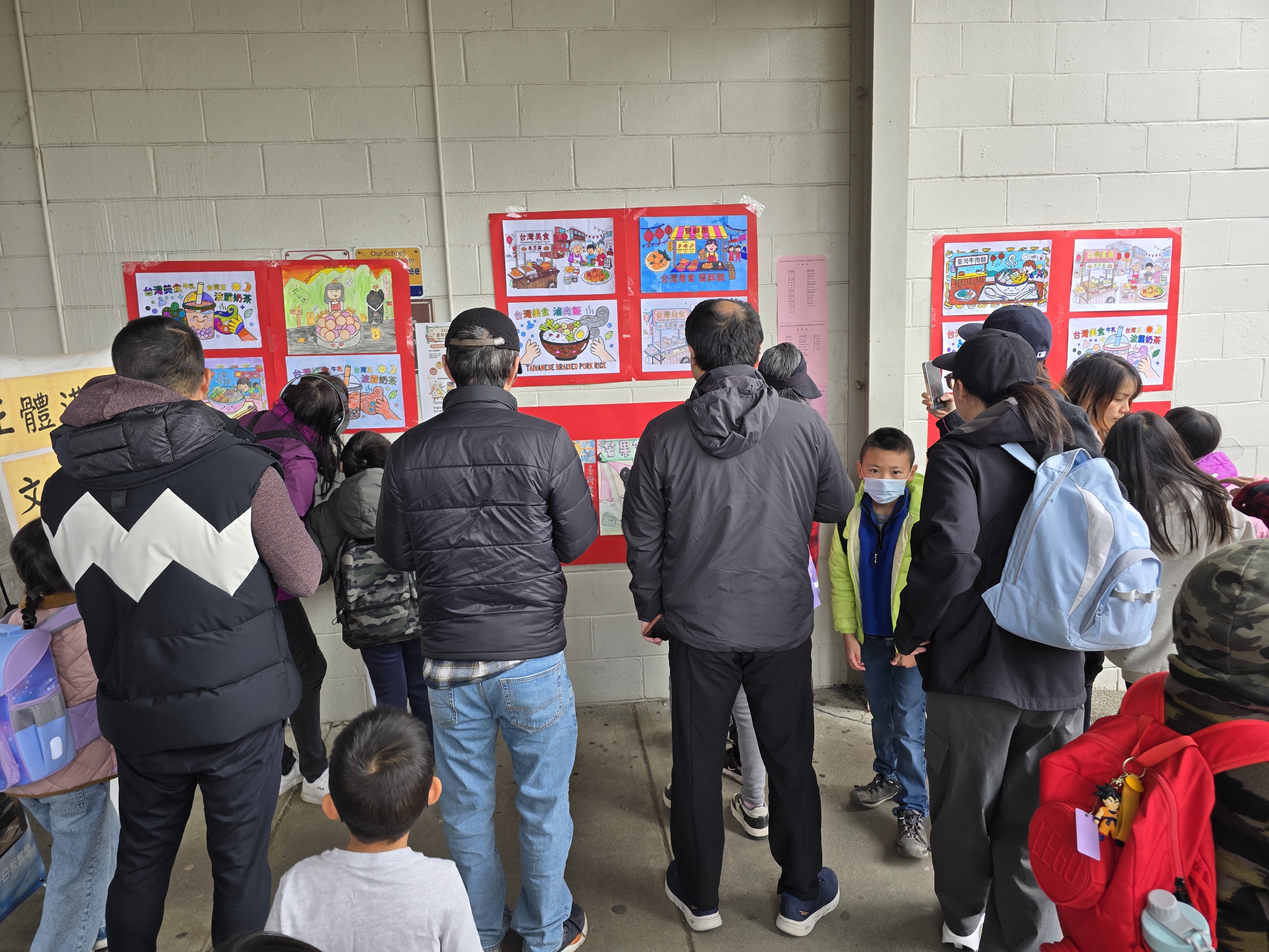 得獎作品展示於學校大門口