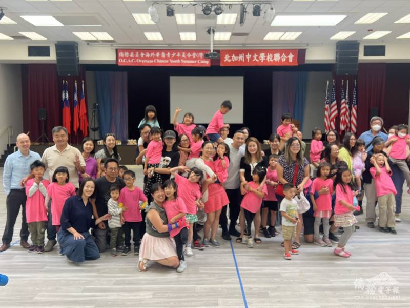 小朋友與家長開心合影