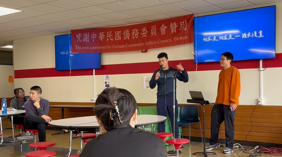 第二位學生，將兩小時的『向左走、向右走』電影，剪接成五分鐘濃縮版電影簡介，不但自己上字幕，還錄製中文旁白