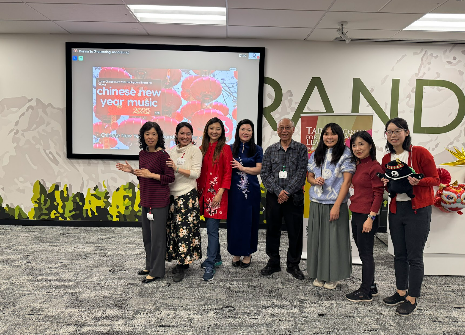 TCML授課老師們與台灣會館理事長及幹部合影