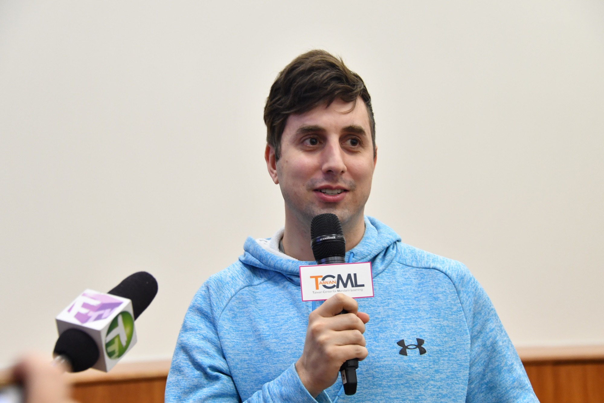 學員Chris現場說了幾句簡單中文-展示學習成果