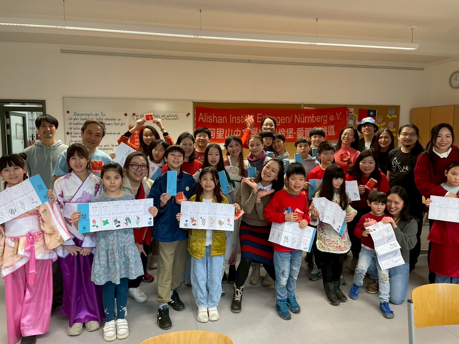 完成本草小書的作品合影