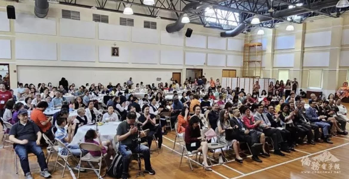 來賓及師生家長觀賞晚會歌唱比賽表演