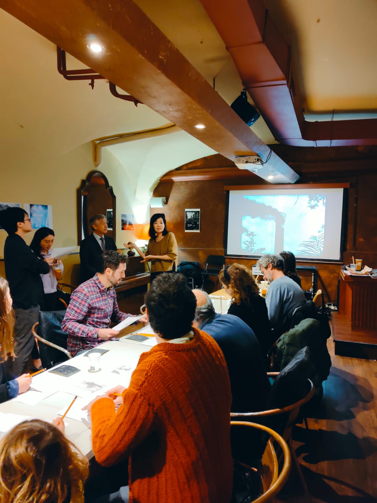 公使詳盡地介紹二二八事件發生的背景與台灣人民一路走來的歷史進程與民族期許