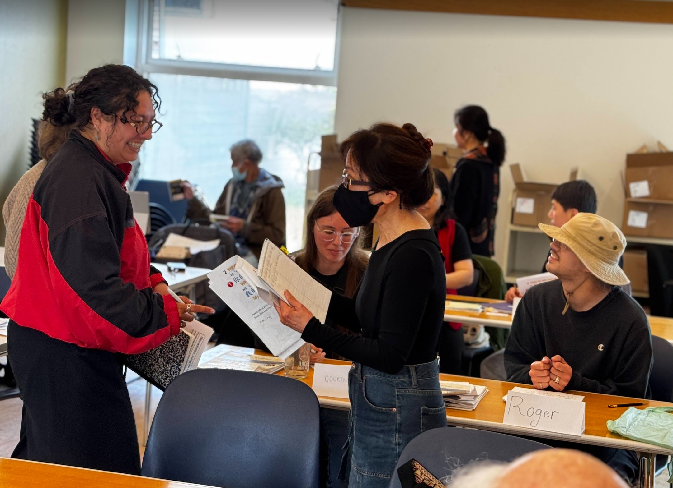 老師以生動有趣的方式授課，結合實際對話練習、互動活動與文化體驗。