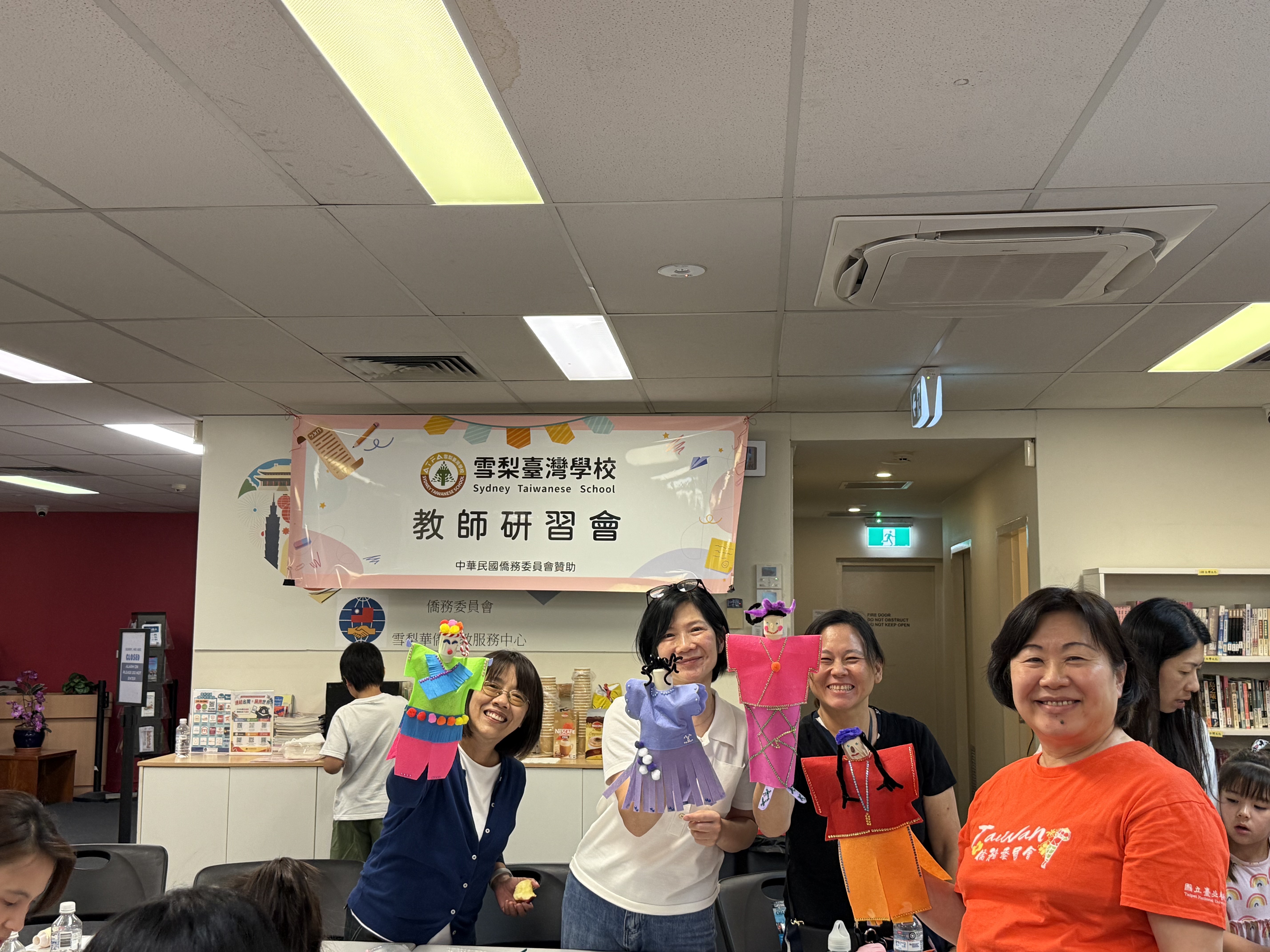 每位老師利用賀老師提供之材料, 都能做出自己心目中的摩登女朗人偶