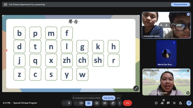 華語學習營首日課程以線上方式進行，教師透過視訊平臺帶領學生進行華語發音與基礎會話練習